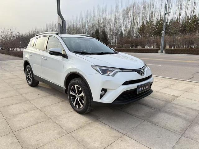 Toyota RAV4 2016 модификация 2.0L CVT 2WD Urban Edition – фото 2