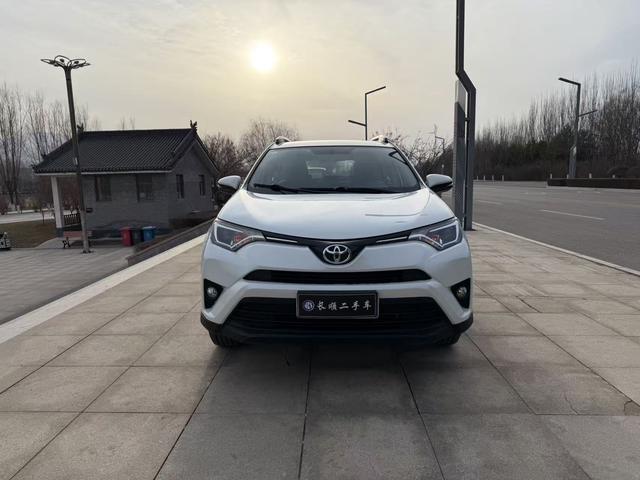 Toyota RAV4 2016 модификация 2.0L CVT 2WD Urban Edition – фото 3