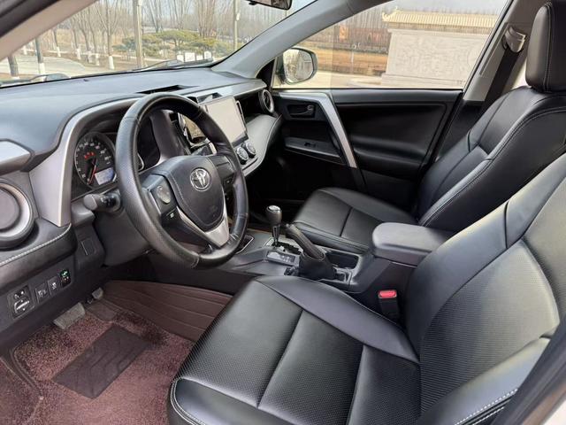 Toyota RAV4 2016 модификация 2.0L CVT 2WD Urban Edition – фото 4