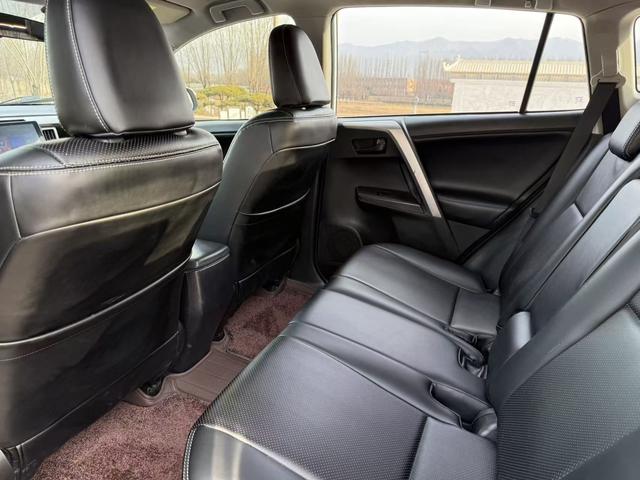 Toyota RAV4 2016 модификация 2.0L CVT 2WD Urban Edition – фото 5