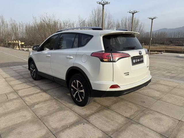 Toyota RAV4 2016 модификация 2.0L CVT 2WD Urban Edition – фото 7