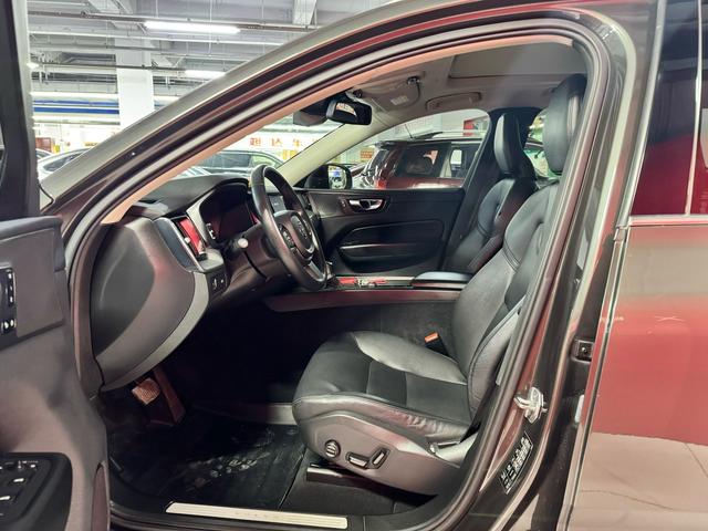 Volvo XC60 2021 T5 AWD Intelligent Refined Luxury – фото 6