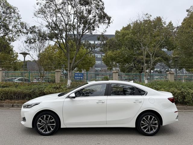 Kia K3 Модель 2021 года 1.5L IVT Fashion Edition – фото 3
