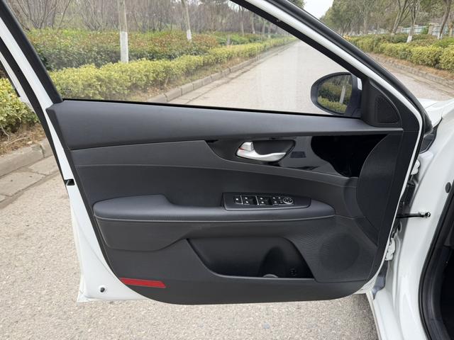 Kia K3 Модель 2021 года 1.5L IVT Fashion Edition – фото 8