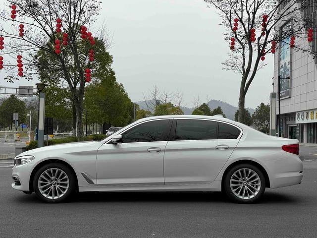 BMW 5 Series 2019 525Li Luxury Package – фото 3