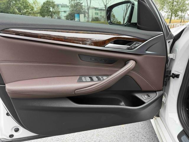 BMW 5 Series 2019 525Li Luxury Package – фото 13