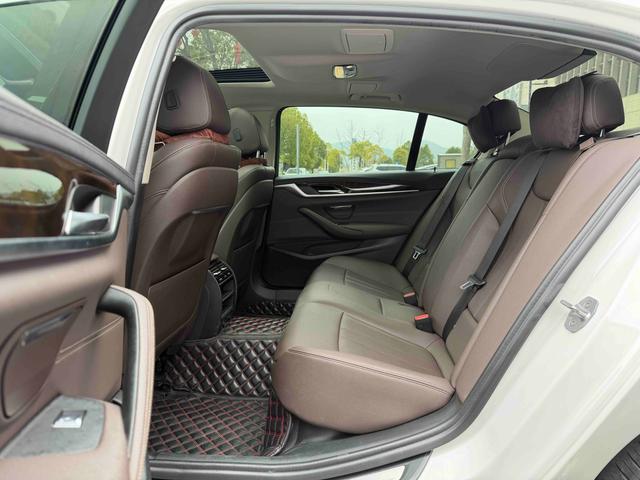 BMW 5 Series 2019 525Li Luxury Package – фото 18