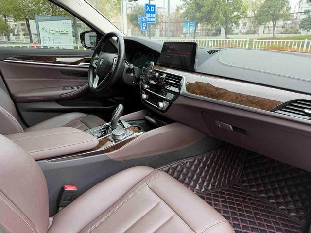 BMW 5 Series 2019 525Li Luxury Package – фото 23
