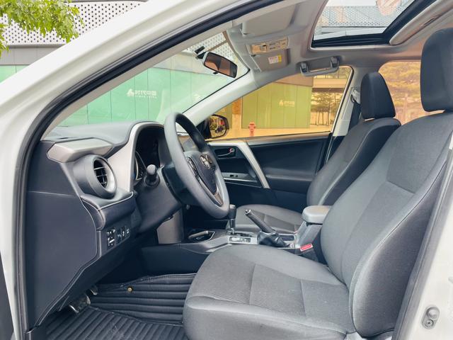 Toyota RAV4 2016 2.0L CVT 2WD Fashion – фото 4