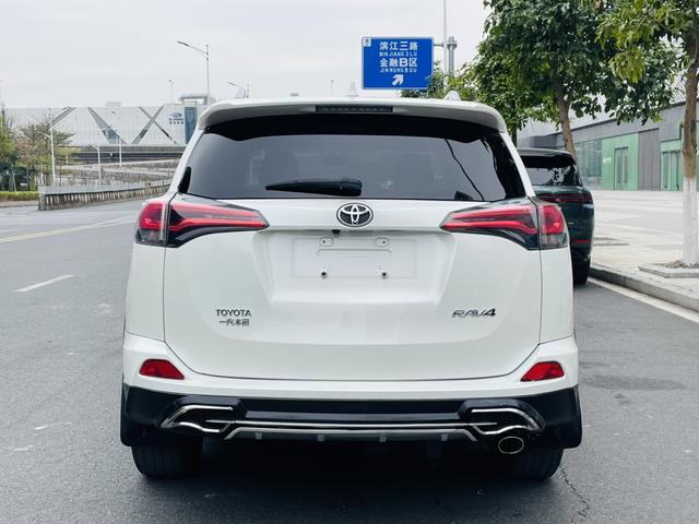 Toyota RAV4 2016 2.0L CVT 2WD Fashion – фото 16