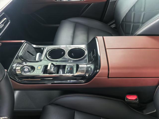 GAC Trumpchi E8 PHEV 2025 модификация 2.0ATK 150km PRO+ – фото 10