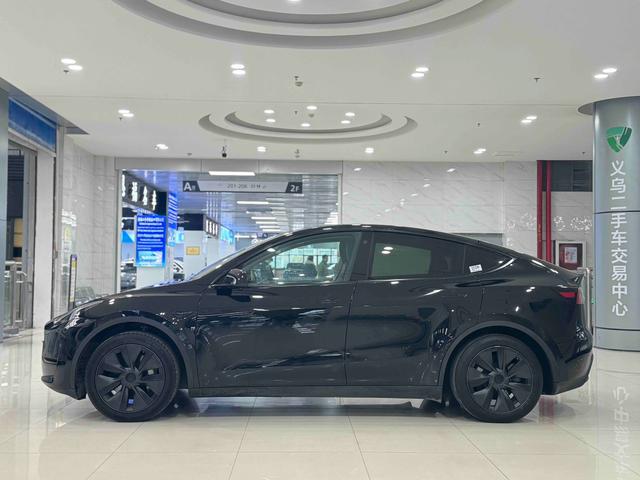 Tesla Model Y 2023 RWD – фото 3