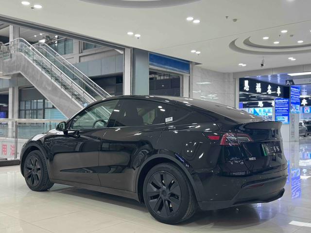 Tesla Model Y 2023 RWD – фото 4