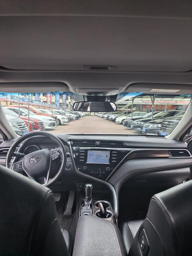 Toyota Camry 2018 2.0G Luxury – фото 9