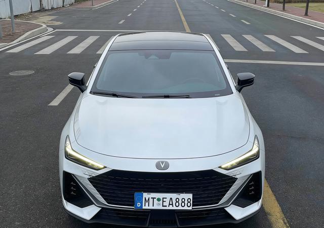 Changan UNI-V 2023 1.5T Premium Enjoy – фото 3