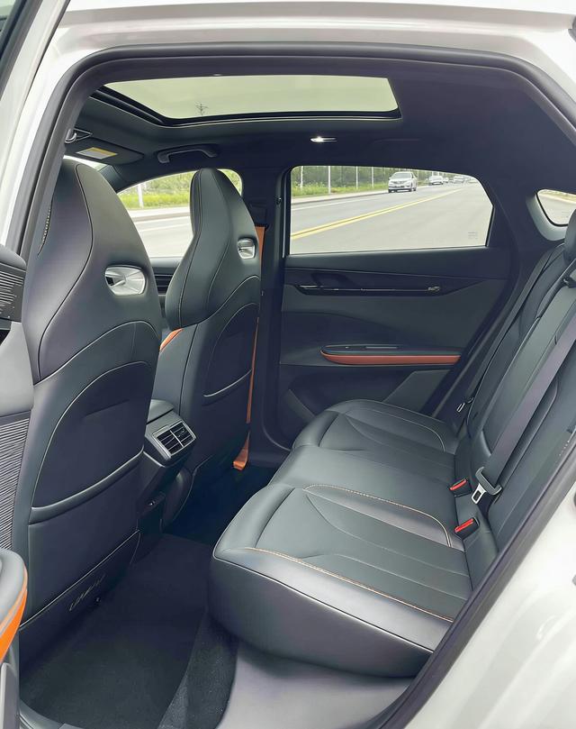 Changan UNI-V 2023 1.5T Premium Enjoy – фото 10