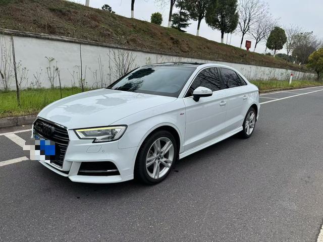 Audi A3 2018 30th Anniversary Limousine 35 TFSI Style – фото 1
