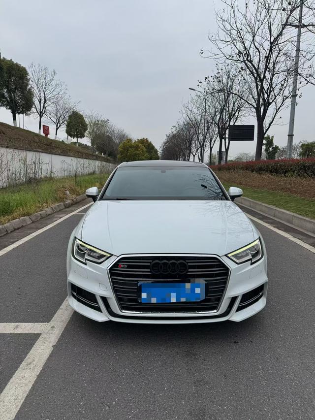 Audi A3 2018 30th Anniversary Limousine 35 TFSI Style – фото 2