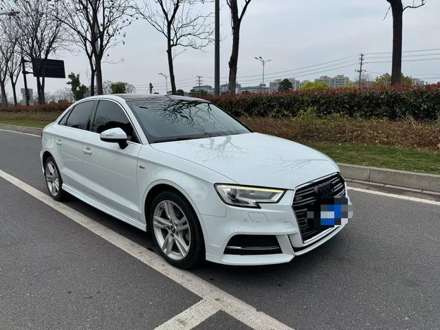Audi A3 2018 30th Anniversary Limousine 35 TFSI Style – фото 3