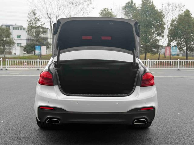 BMW 5 Series Модель 2020 года 530Li Exclusive M Sports Set – фото 7