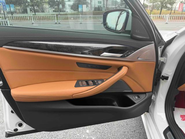 BMW 5 Series Модель 2020 года 530Li Exclusive M Sports Set – фото 13