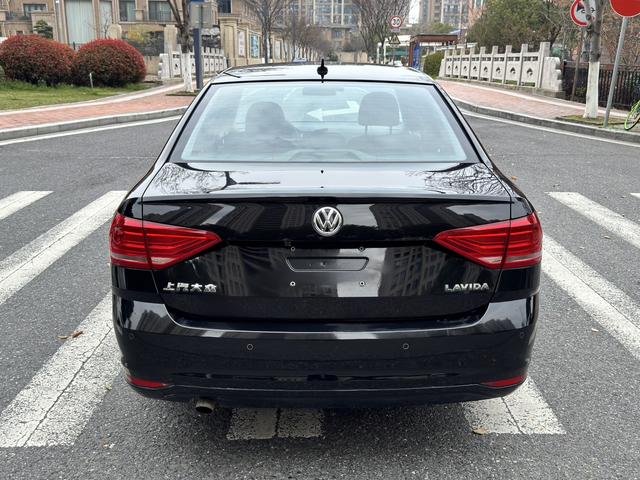 Volkswagen Lavida 2017 1.6L Automatic Style – фото 5