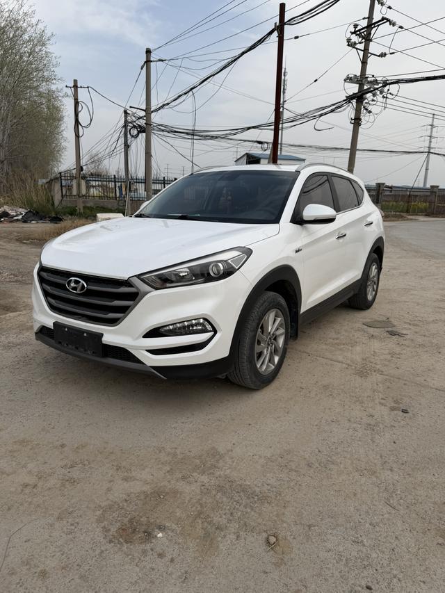 Hyundai Tucson 2015 1.6T DCT 2WD Smart – фото 1