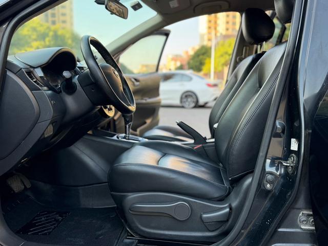 Nissan Tiida 2013 1.6L CVT Cool Café – фото 11