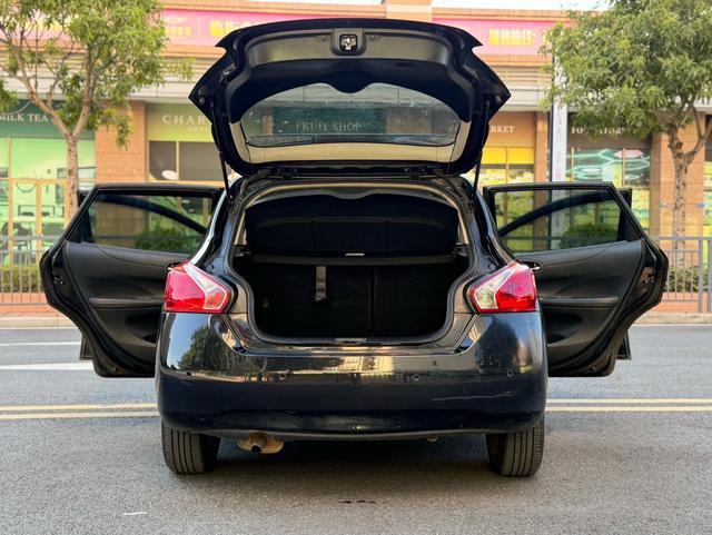Nissan Tiida 2013 1.6L CVT Cool Café – фото 13