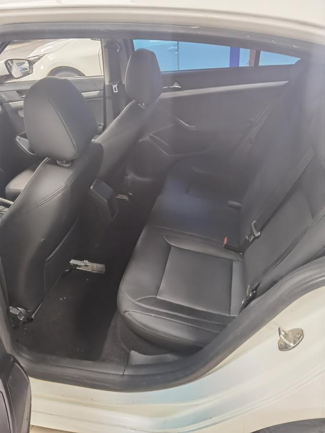 Volkswagen Lavida 2017 1.6L Automatic Style – фото 8