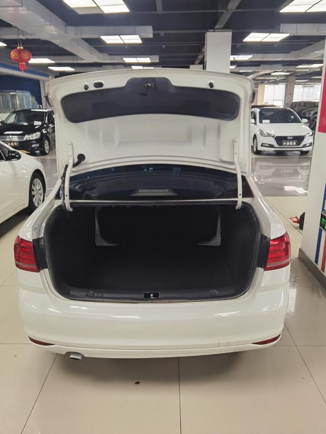 Volkswagen Lavida 2017 1.6L Automatic Style – фото 13
