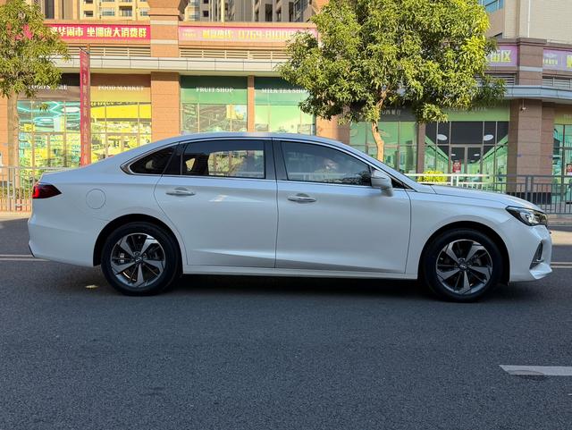 GAC Trumpchi GA8 2017 320T Premium Модель 2019 года 270T автоматическое Exclusive Edition – фото 4