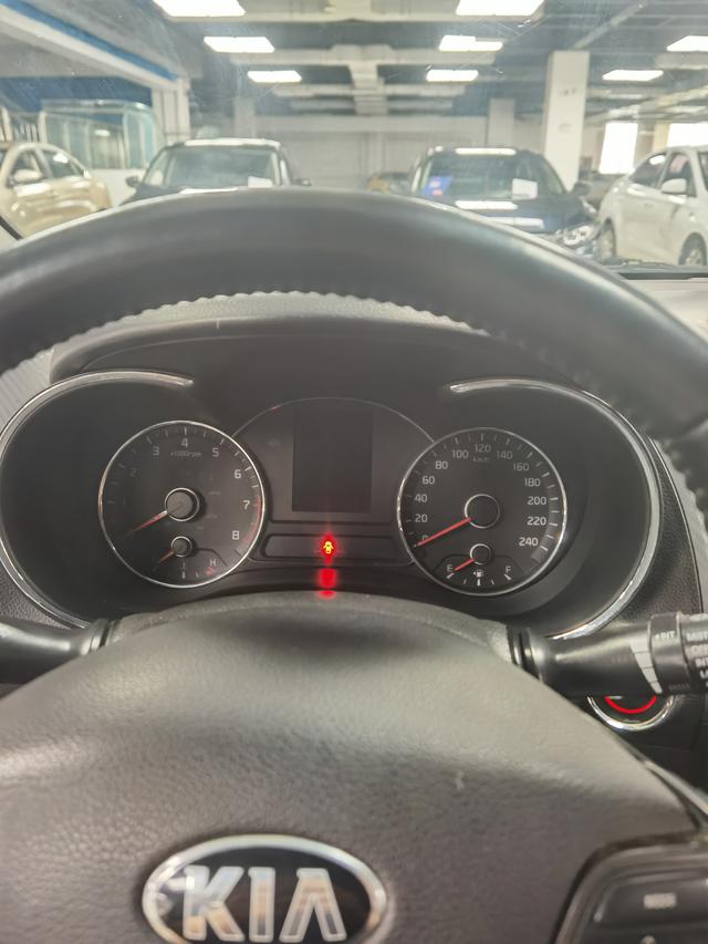 Kia K3 2015 модификация 1.6L автоматическое DLX – фото 10