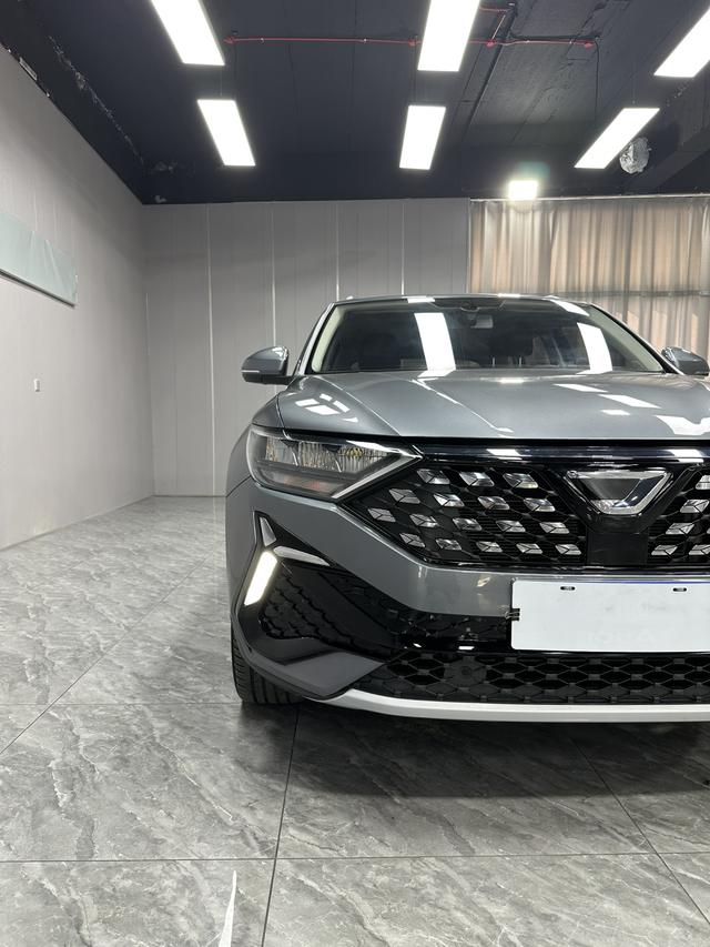 Jeta VS5 2022 280TSI Automatic High Gloss Pride Edition – фото 7