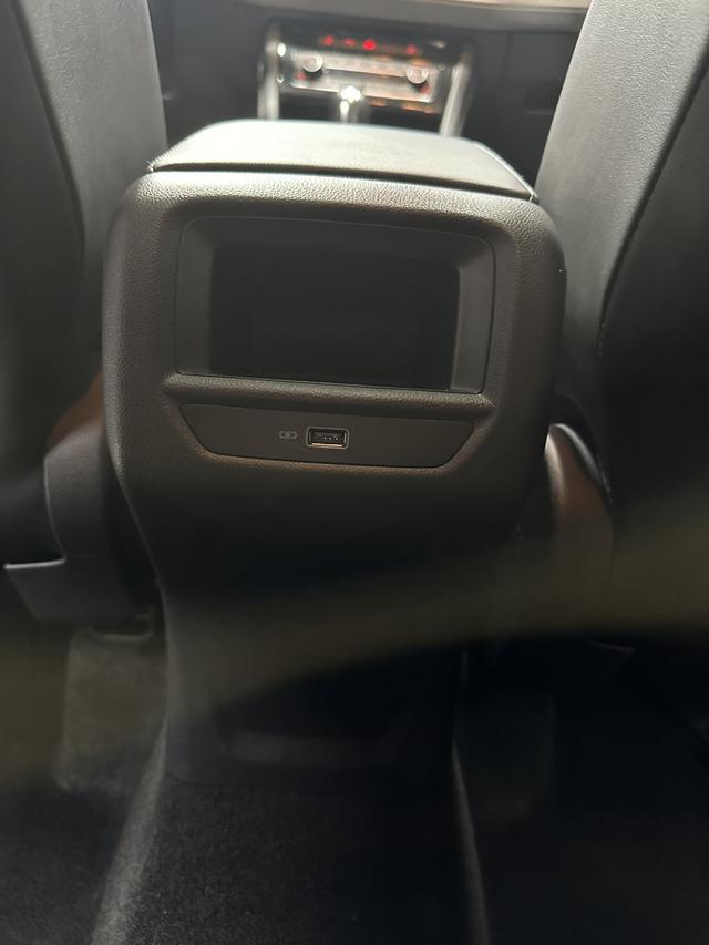 Jeta VS5 2022 280TSI Automatic High Gloss Pride Edition – фото 14
