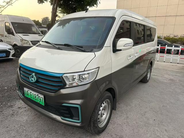 Cross Star V5 EV 2024 Luxury 6-Seater Li f tgate