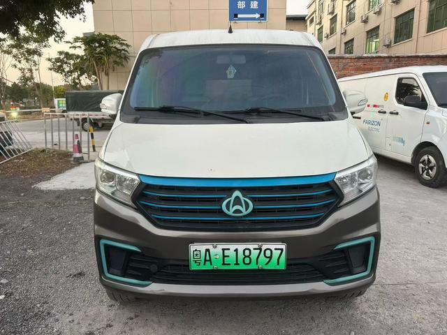 Cross Star V5 EV 2024 Luxury 6-Seater Li f tgate