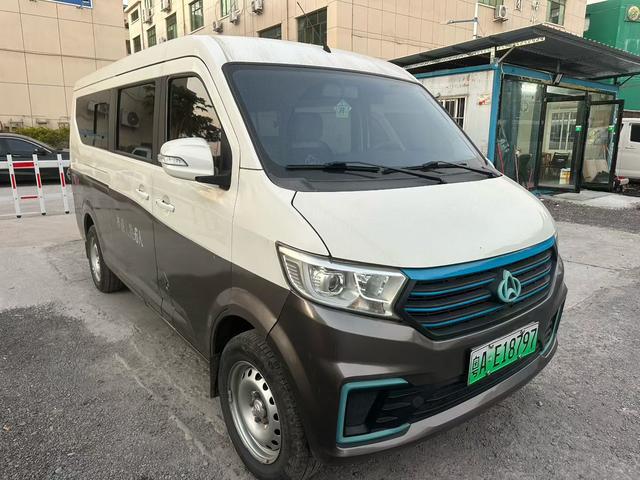 Cross Star V5 EV 2024 Luxury 6-Seater Li f tgate
