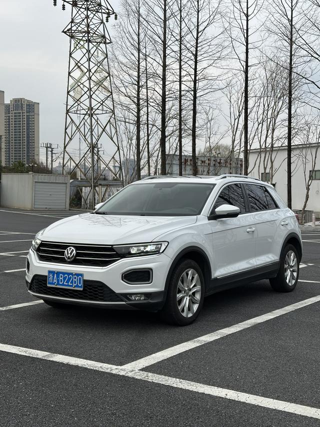 Volkswagen T-Roc 2019 230 TSI DSG FWD Progress China V I – фото 1
