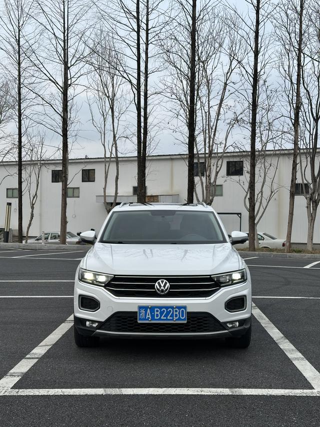 Volkswagen T-Roc 2019 230 TSI DSG FWD Progress China V I – фото 3