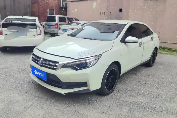 Venucia D60 2020 Model 1.6L Entry Manual Comfort Edition