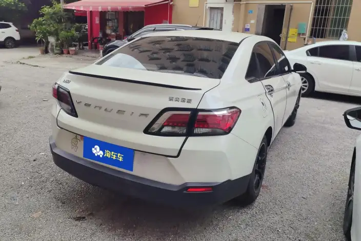 Venucia D60 2020 Model 1.6L Entry Manual Comfort Edition