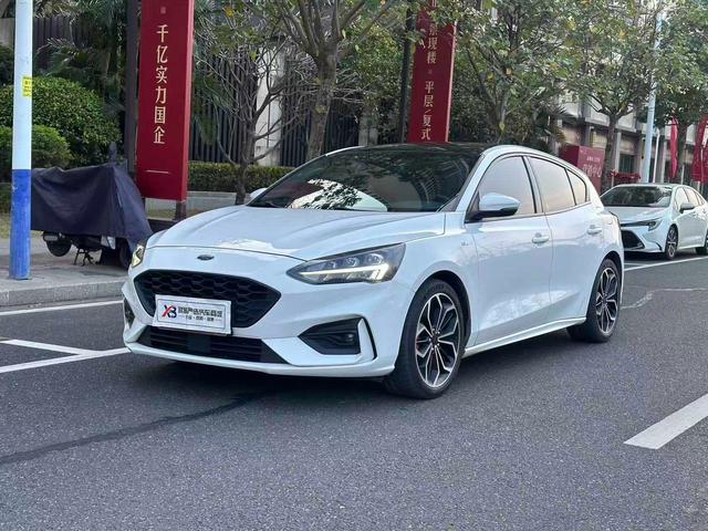 Ford Focus 2021 2-Class EcoBoost 180 Automatic ST Line – фото 1