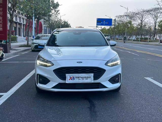 Ford Focus 2021 2-Class EcoBoost 180 Automatic ST Line – фото 2