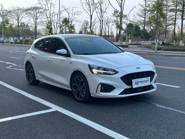Ford Focus 2021 2-Class EcoBoost 180 Automatic ST Line – фото 3