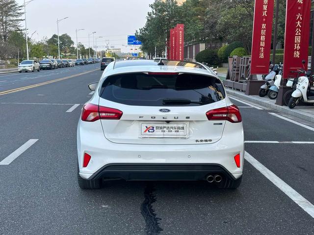 Ford Focus 2021 2-Class EcoBoost 180 Automatic ST Line – фото 6