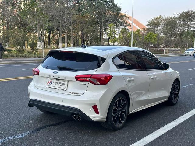 Ford Focus 2021 2-Class EcoBoost 180 Automatic ST Line – фото 7
