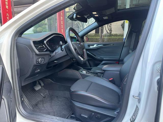 Ford Focus 2021 2-Class EcoBoost 180 Automatic ST Line – фото 8