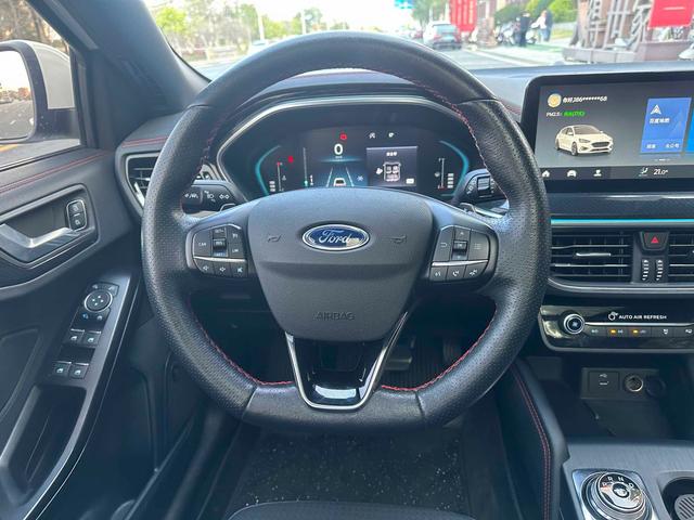 Ford Focus 2021 2-Class EcoBoost 180 Automatic ST Line – фото 10