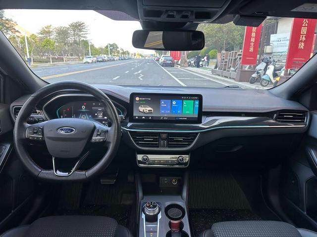 Ford Focus 2021 2-Class EcoBoost 180 Automatic ST Line – фото 12